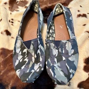 🪩 LAST CHANCE 🪩 Shark Week Toms